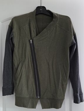 Lululemon Asymmetrical Zip Front Green Gray Two Tone Fleece Jacket Size 4